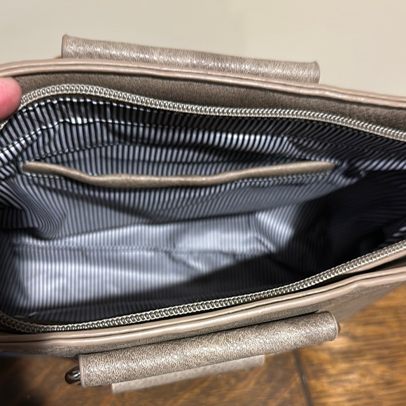 Kaari Blue Gray Shoulder Bag with Adjustable Strap and Minimalist Design - Picture 7 of 12